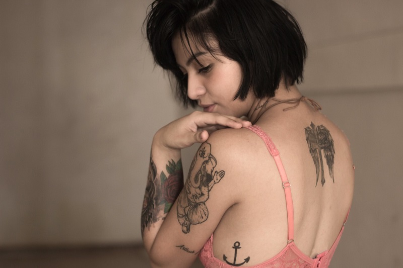 La cura del tatuaggio è necessaria anche dopo che il tuo tatuaggio è guarito